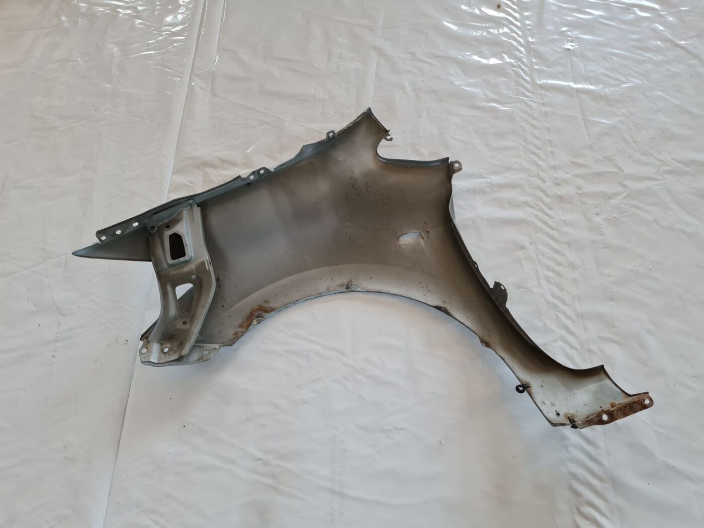 Priekšējais labais spārns priekš TOYOTA AURIS 2007 6 Priekšējais labais spārns priekš TOYOTA AURIS 2007