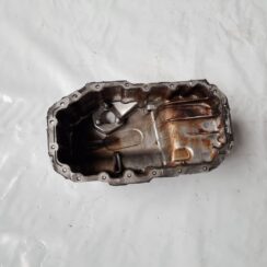 Dzinēja karteris priekš VW GOLF 5 2004