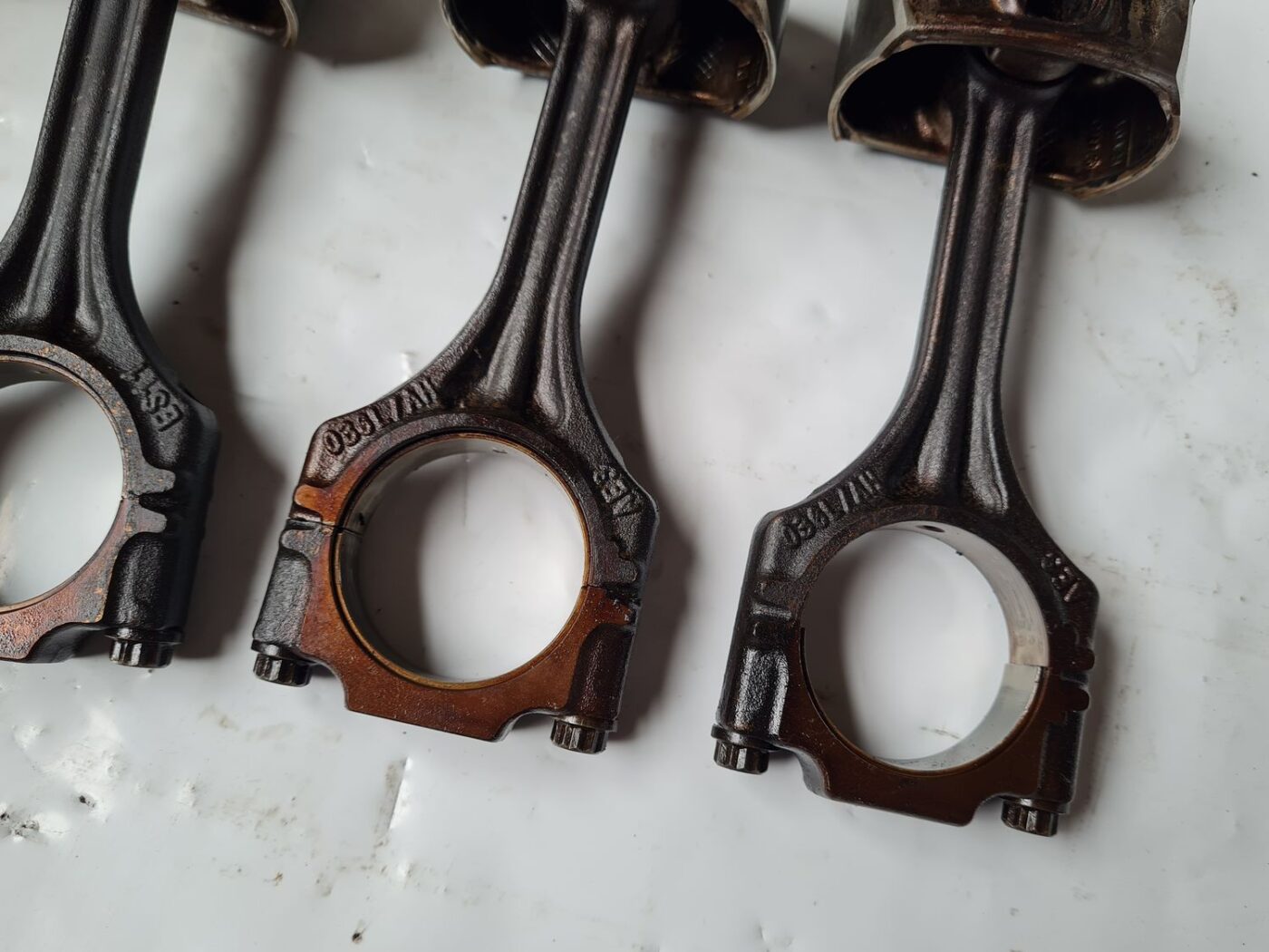 Virzuļu un klaņu komplekts priekš VW GOLF 5 2004 4 Virzuļu un klaņu komplekts priekš VW GOLF 5 2004