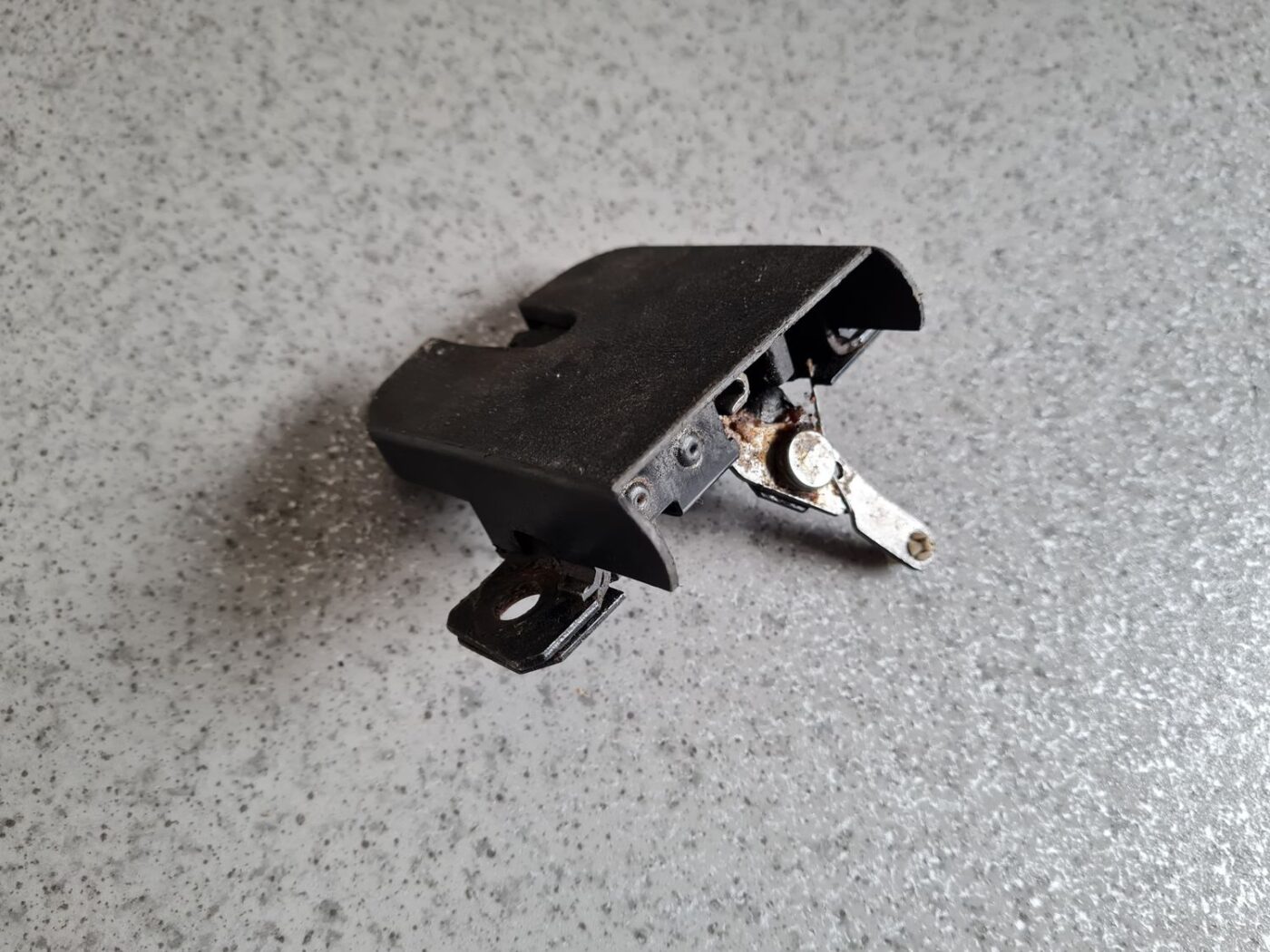 Bagāžnieka vāka slēdzene priekš VW GOLF IV 1999 5 Bagāžnieka vāka slēdzene priekš VW GOLF IV 1999