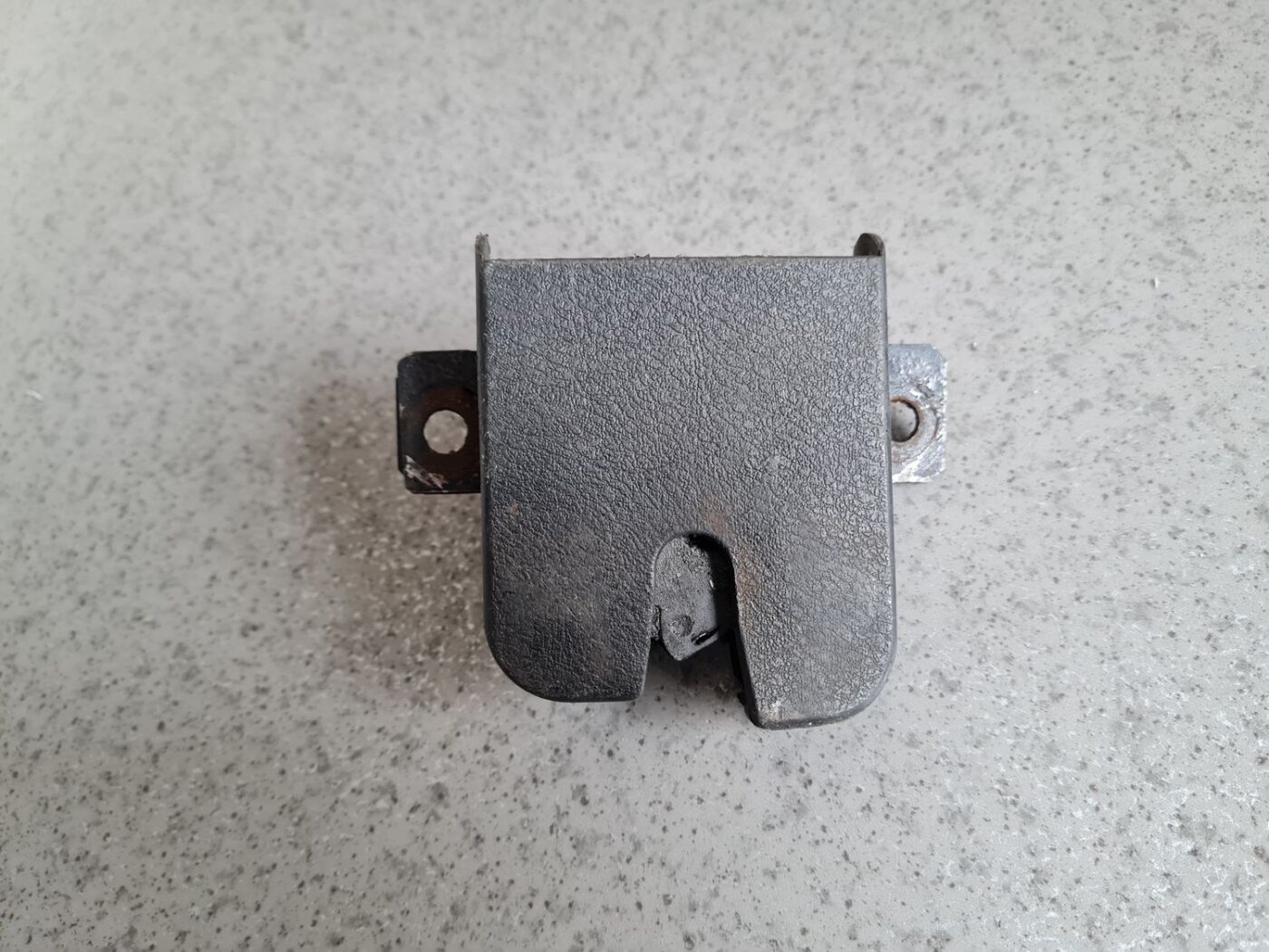 Bagāžnieka vāka slēdzene priekš VW GOLF IV 1999 4 Bagāžnieka vāka slēdzene priekš VW GOLF IV 1999