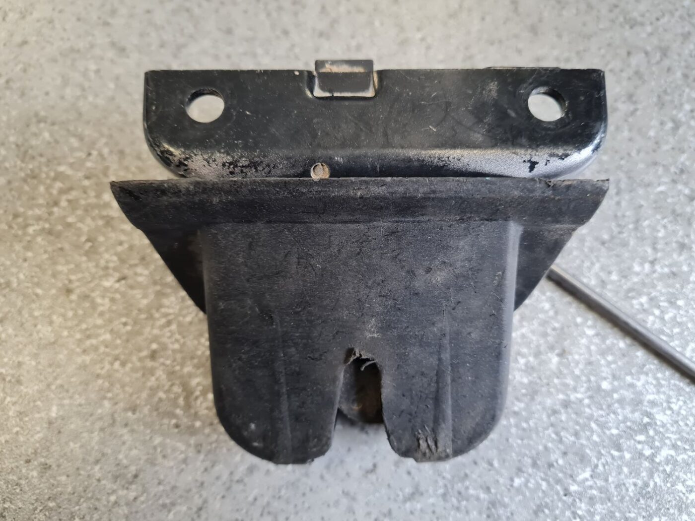 Bagāžnieka vāka slēdzene priekš AUDI A4 2003 8 Bagāžnieka vāka slēdzene priekš AUDI A4 2003