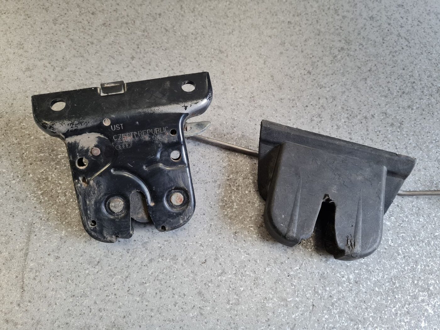 Bagāžnieka vāka slēdzene priekš AUDI A4 2003 7 Bagāžnieka vāka slēdzene priekš AUDI A4 2003