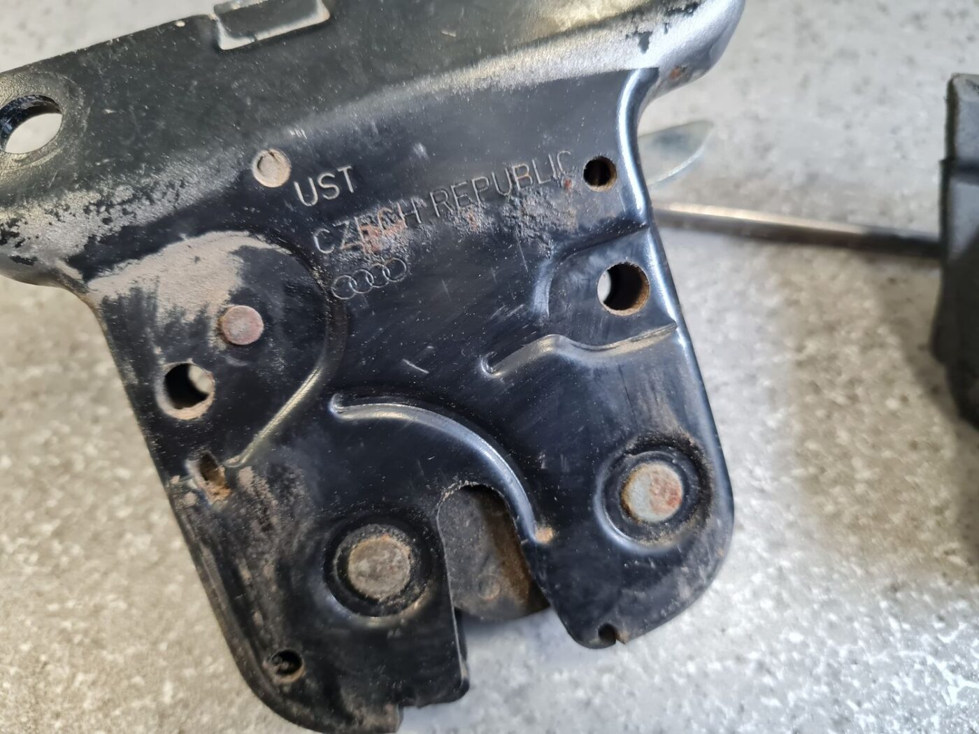 Bagāžnieka vāka slēdzene priekš AUDI A4 2003 6 Bagāžnieka vāka slēdzene priekš AUDI A4 2003