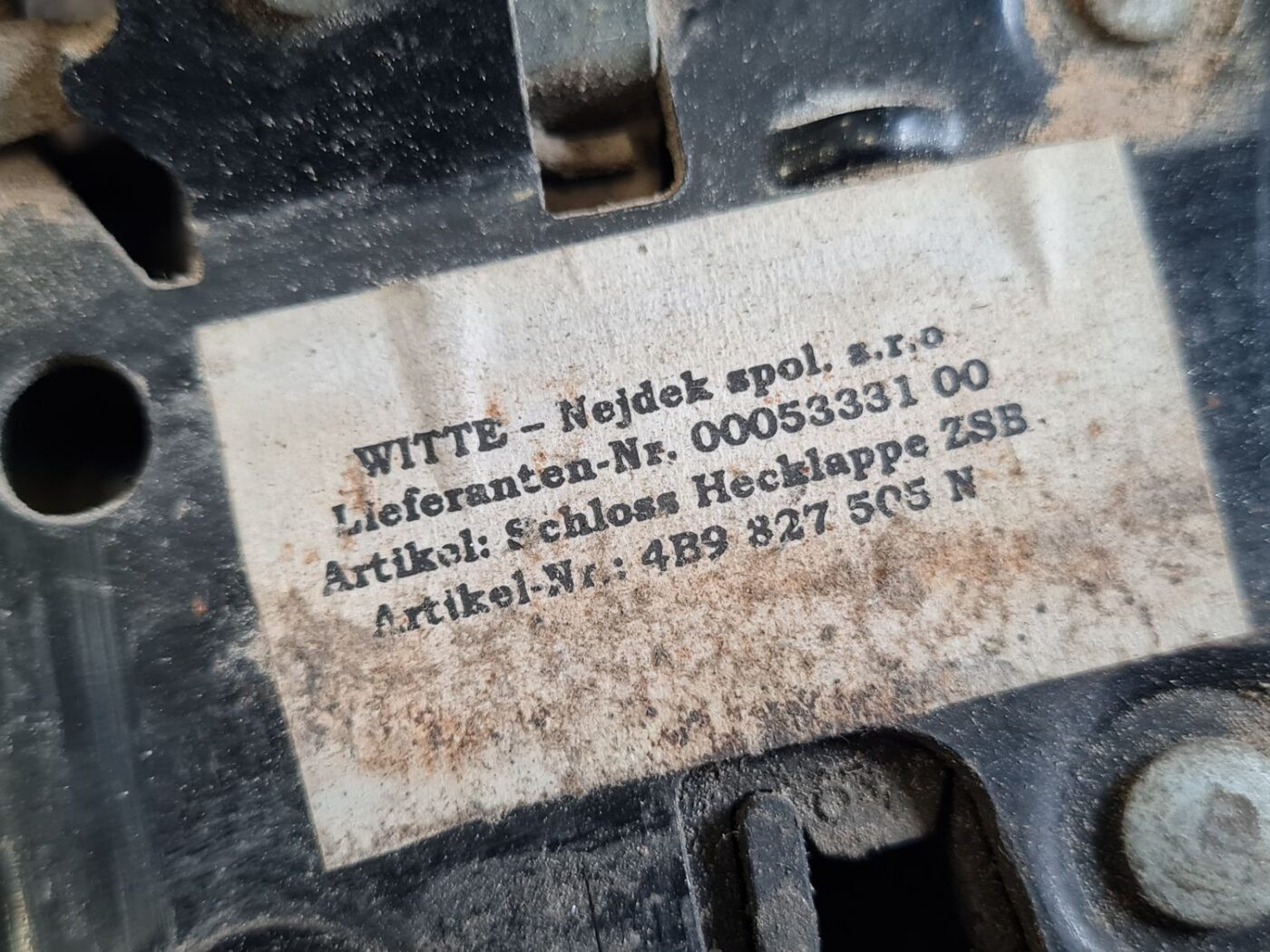 Bagāžnieka vāka slēdzene priekš AUDI A4 2003 4 Bagāžnieka vāka slēdzene priekš AUDI A4 2003