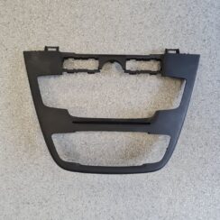 Mērinstrumentu paneļa dekoratīvais rāmis priekš OPEL INSIGNIA SPORTS TOURER 2010