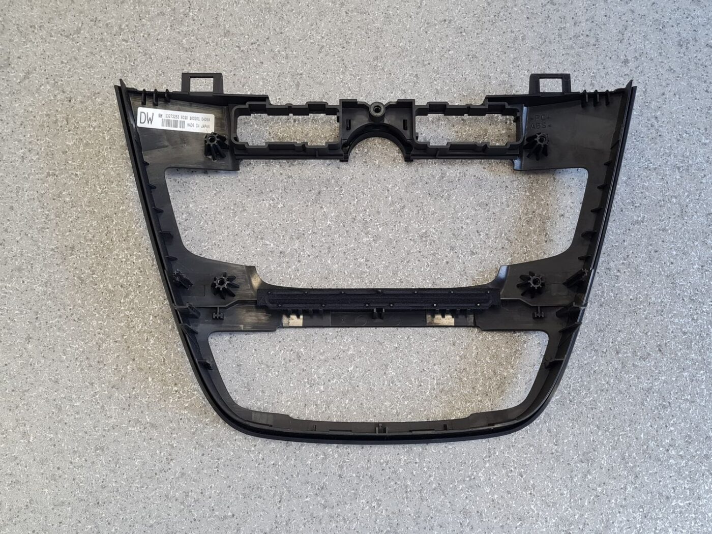 Mērinstrumentu paneļa dekoratīvais rāmis priekš OPEL INSIGNIA SPORTS TOURER 2010 4 Mērinstrumentu paneļa dekoratīvais rāmis priekš OPEL INSIGNIA SPORTS TOURER 2010