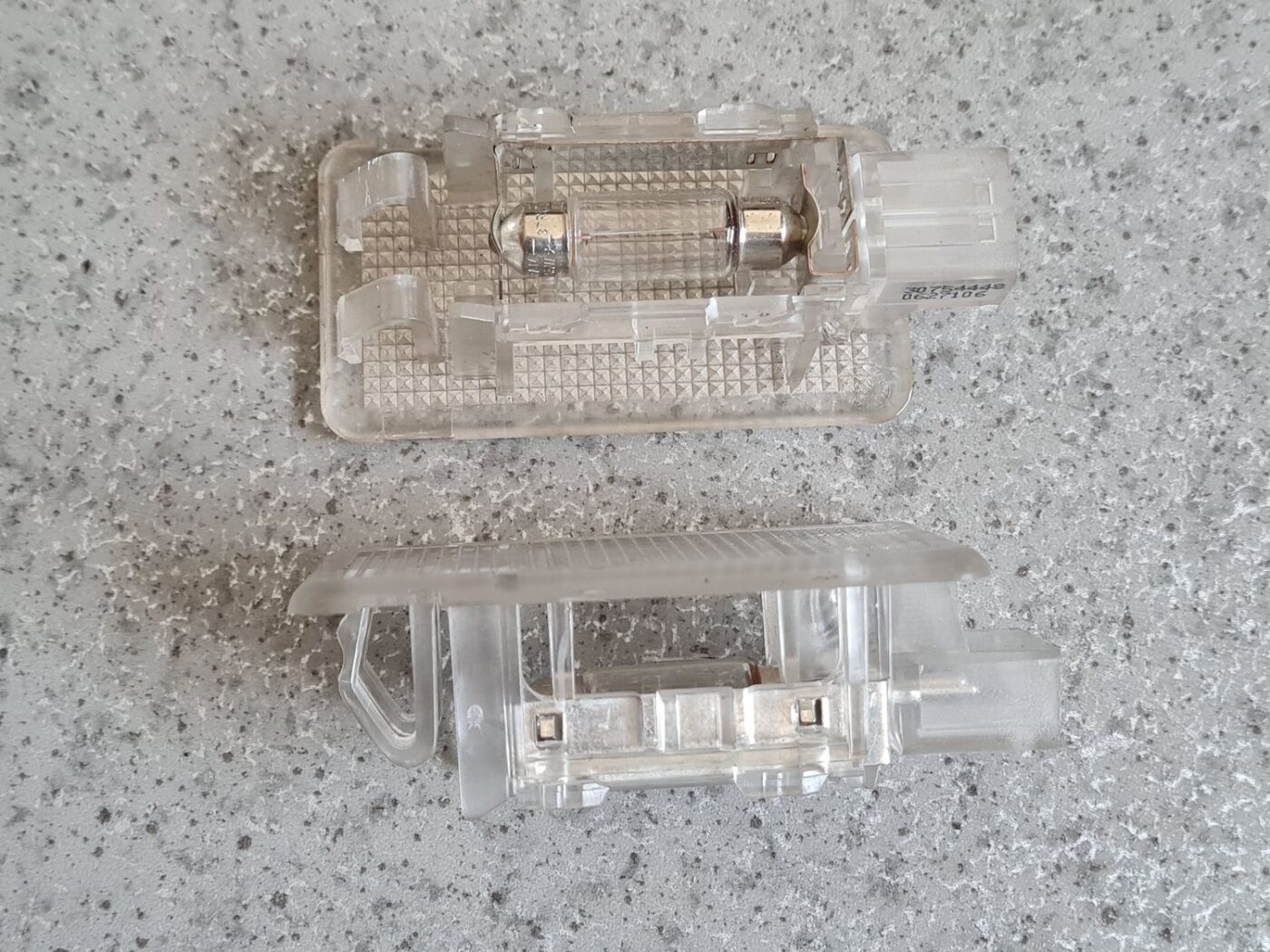 Apgaismojums bagažnieka nodalījuma priekš VOLVO C30 2008 BLACK 4 Apgaismojums bagažnieka nodalījuma priekš VOLVO C30 2008 BLACK