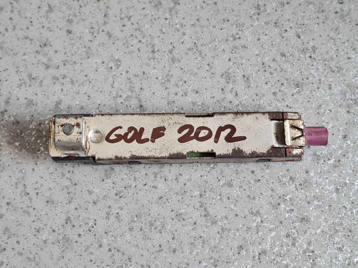 Antenas pastiprinātāja bloks priekš VW GOLF VARIANT 2012 6 Antenas pastiprinātāja bloks priekš VW GOLF VARIANT 2012