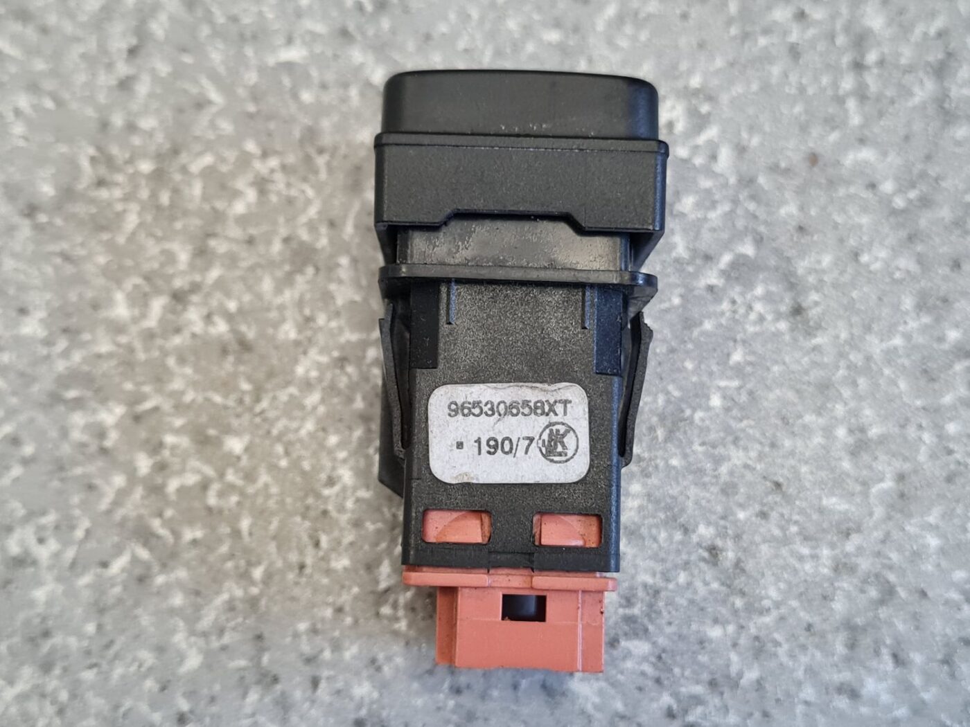 Degvielas tvertnes atvēršanas poga priekš CITROEN PICASSO 2007 2 Degvielas tvertnes atvēršanas poga priekš CITROEN PICASSO 2007