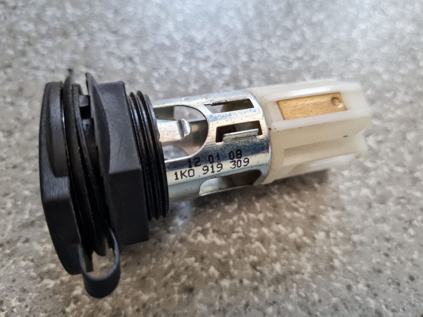 Strāvas kontaktligzda priekš VW GOLF 5 2006 3 Strāvas kontaktligzda priekš VW GOLF 5 2006