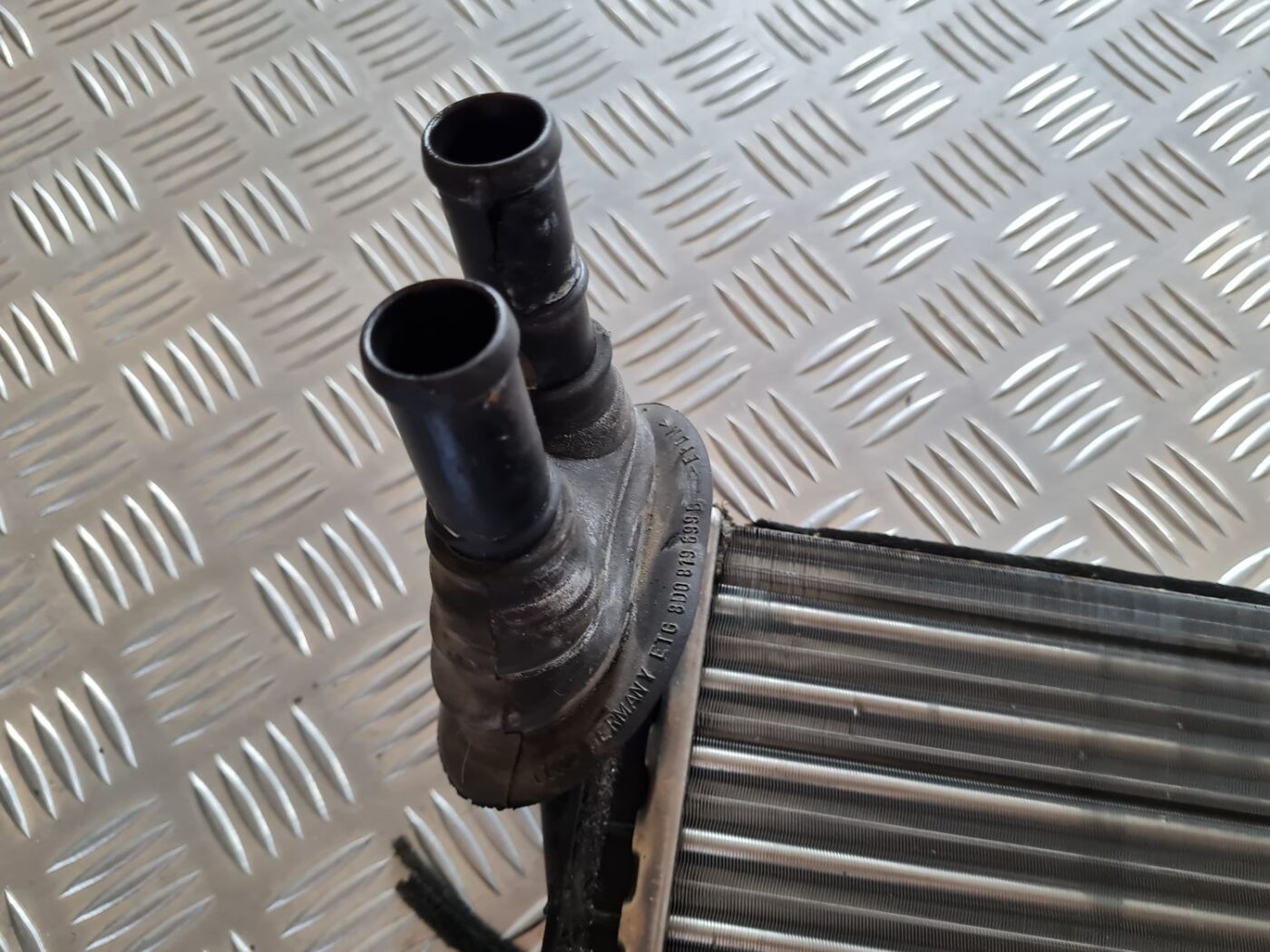 Apsildes sistēmas radiators priekš VW PASSAT 2004 UNIVERSAL GREY 2 Apsildes sistēmas radiators priekš VW PASSAT 2004 UNIVERSAL GREY