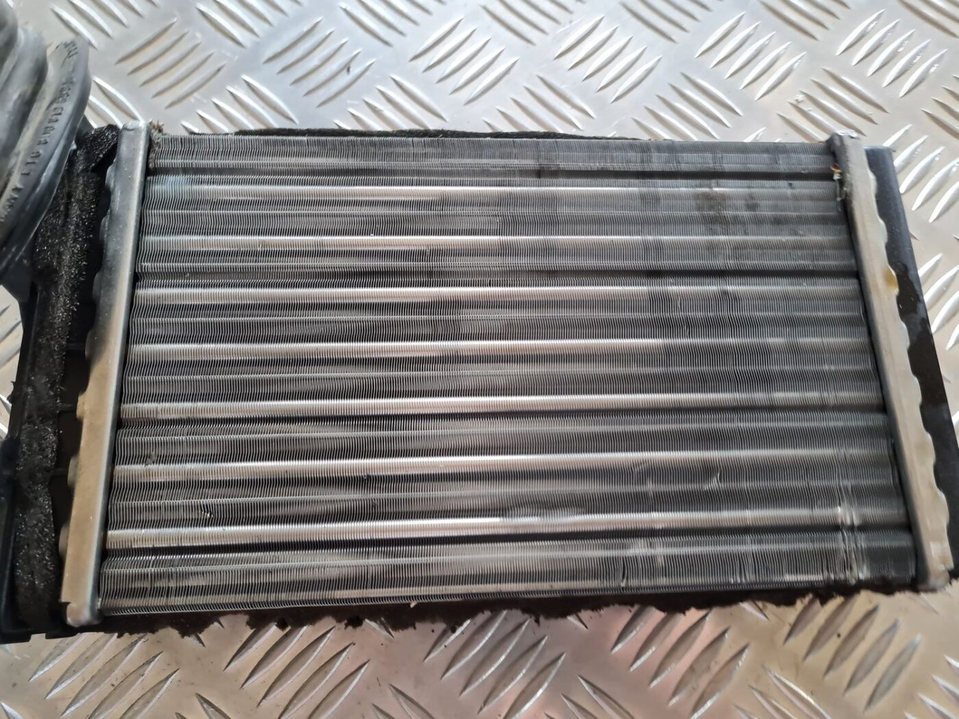 Apsildes sistēmas radiators priekš VW PASSAT 2004 UNIVERSAL GREY 5 Apsildes sistēmas radiators priekš VW PASSAT 2004 UNIVERSAL GREY