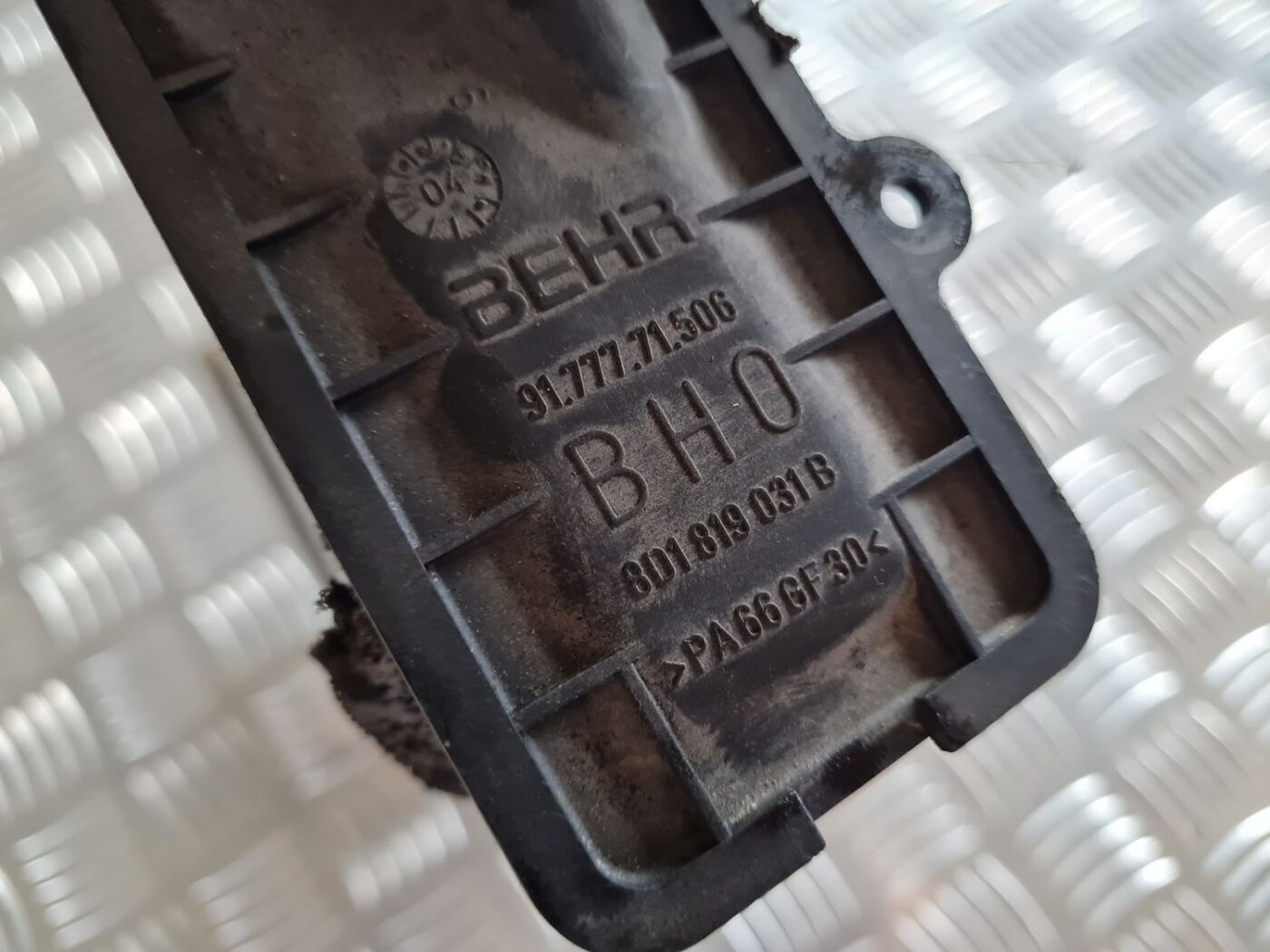 Apsildes sistēmas radiators priekš VW PASSAT 2004 UNIVERSAL GREY 3 Apsildes sistēmas radiators priekš VW PASSAT 2004 UNIVERSAL GREY