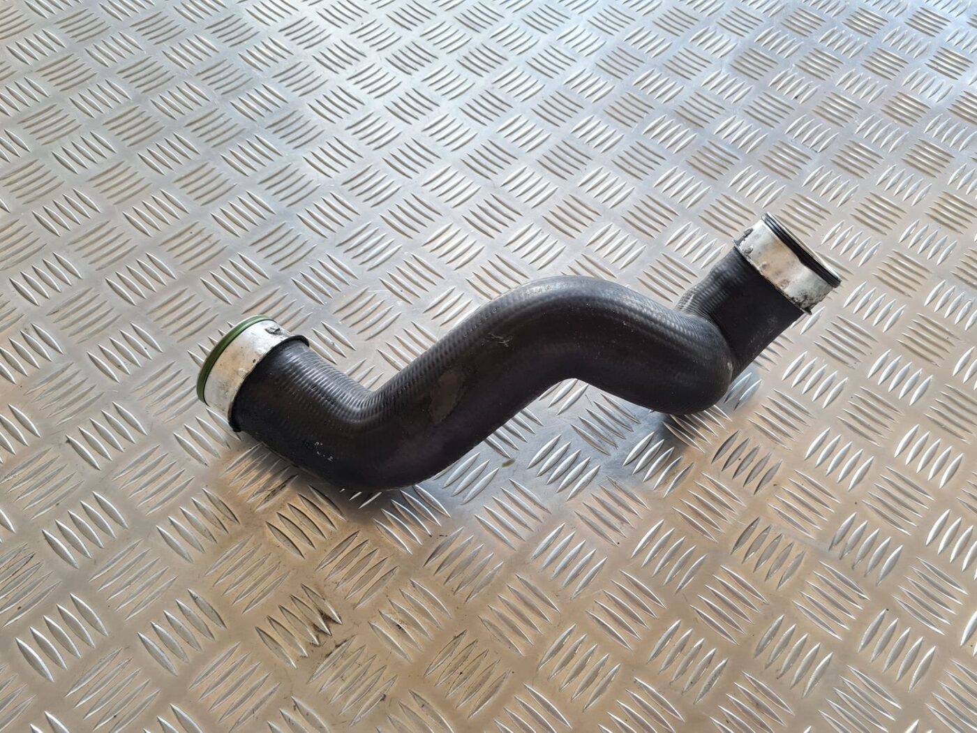 Interkulera caurule priekš VW PASSAT 2004 UNIVERSAL GREY 1 Interkulera caurule priekš VW PASSAT 2004 UNIVERSAL GREY