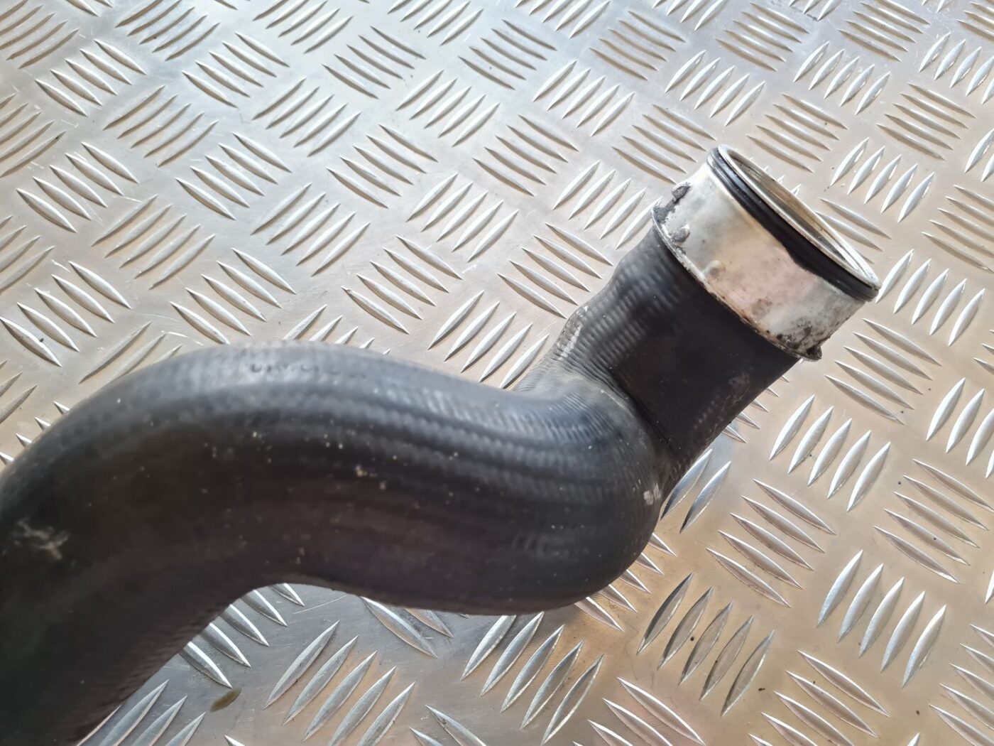 Interkulera caurule priekš VW PASSAT 2004 UNIVERSAL GREY 3 Interkulera caurule priekš VW PASSAT 2004 UNIVERSAL GREY