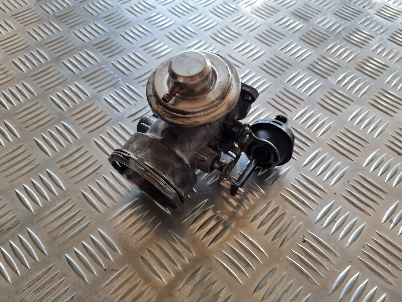 EGR vārsts priekš VW PASSAT 2004 UNIVERSAL GREY