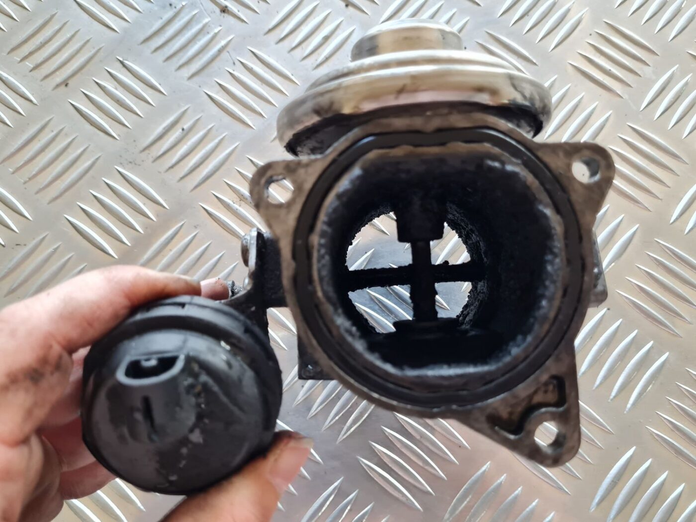 EGR vārsts priekš VW PASSAT 2004 UNIVERSAL GREY