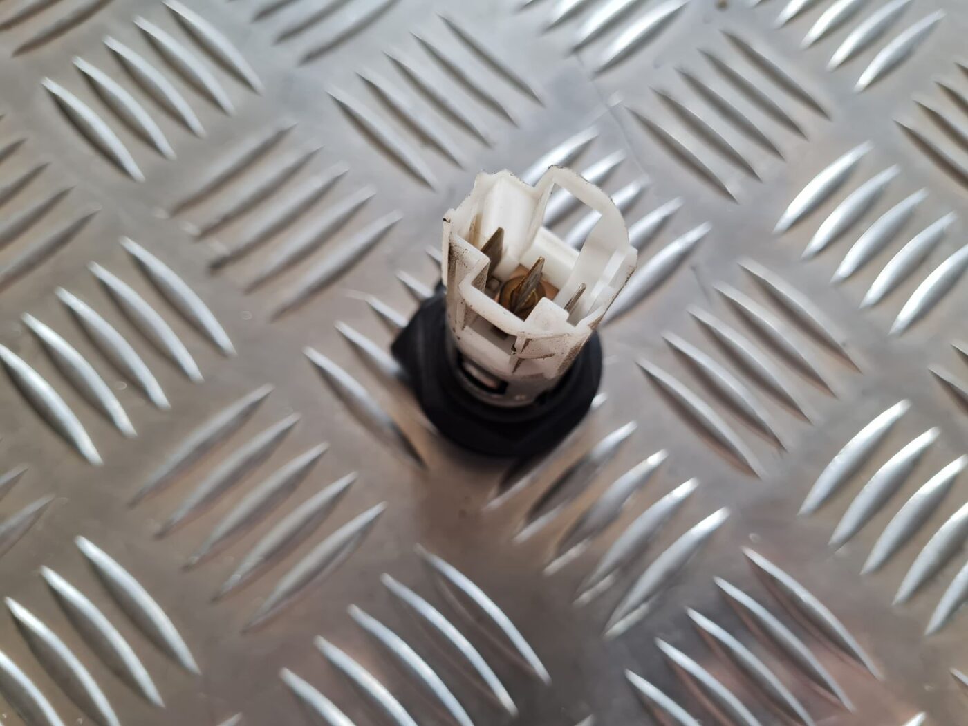 Strāvas kontaktligzda priekš VW PASSAT 2004 UNIVERSAL GREY