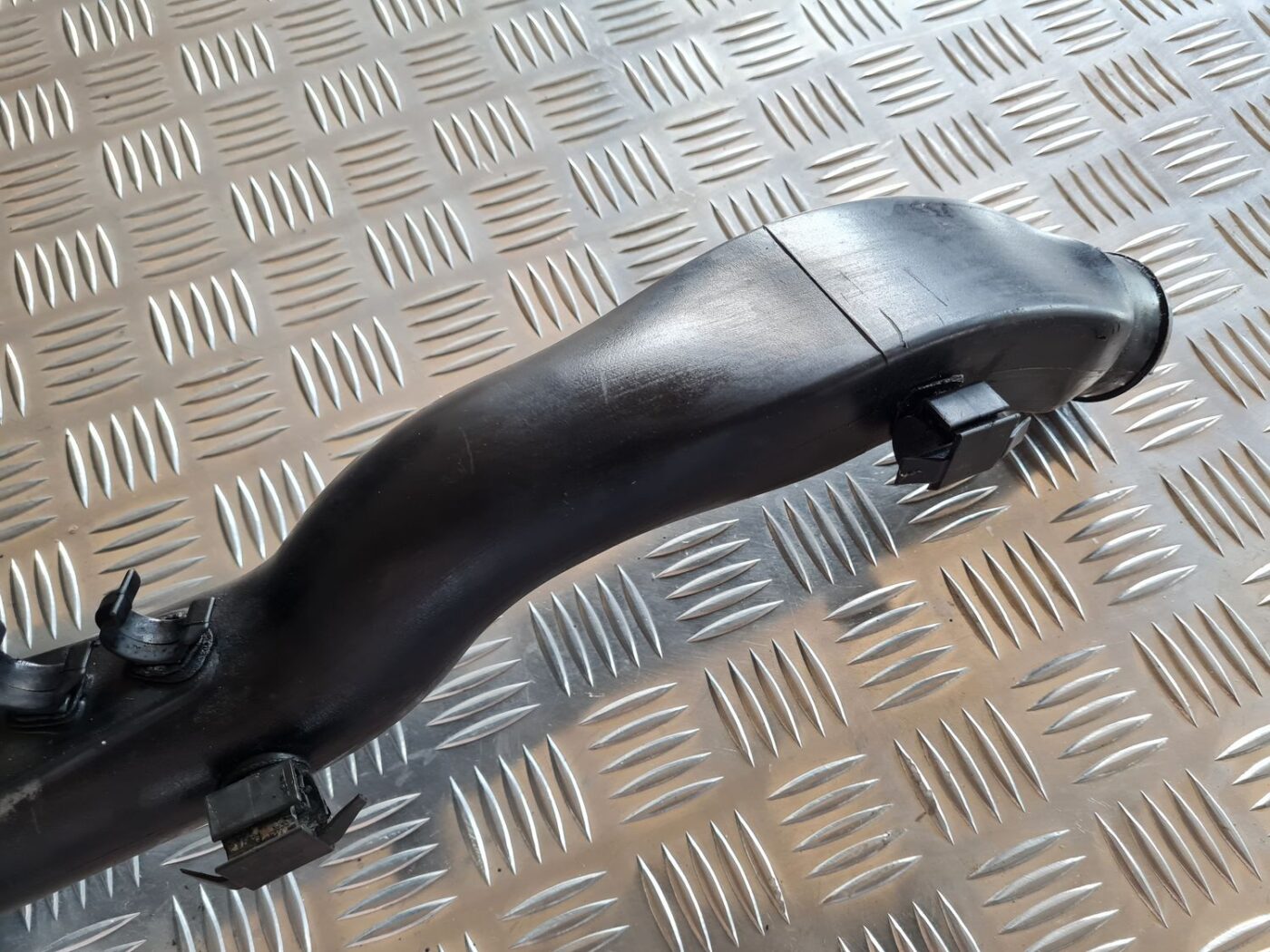 Interkulera caurule priekš VW PASSAT 2004 UNIVERSAL GREY 7 Interkulera caurule priekš VW PASSAT 2004 UNIVERSAL GREY