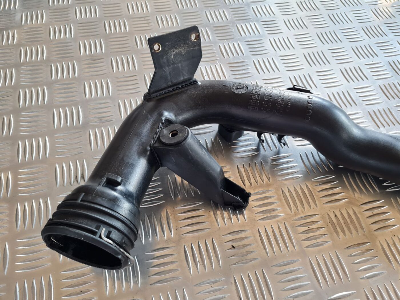 Interkulera caurule priekš VW PASSAT 2004 UNIVERSAL GREY 4 Interkulera caurule priekš VW PASSAT 2004 UNIVERSAL GREY