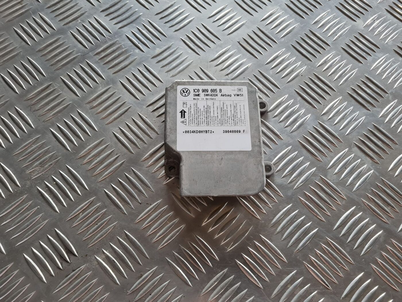 Drošības spilvena vadības bloks priekš VW PASSAT 2004 UNIVERSAL GREY 1 Drošības spilvena vadības bloks priekš VW PASSAT 2004 UNIVERSAL GREY