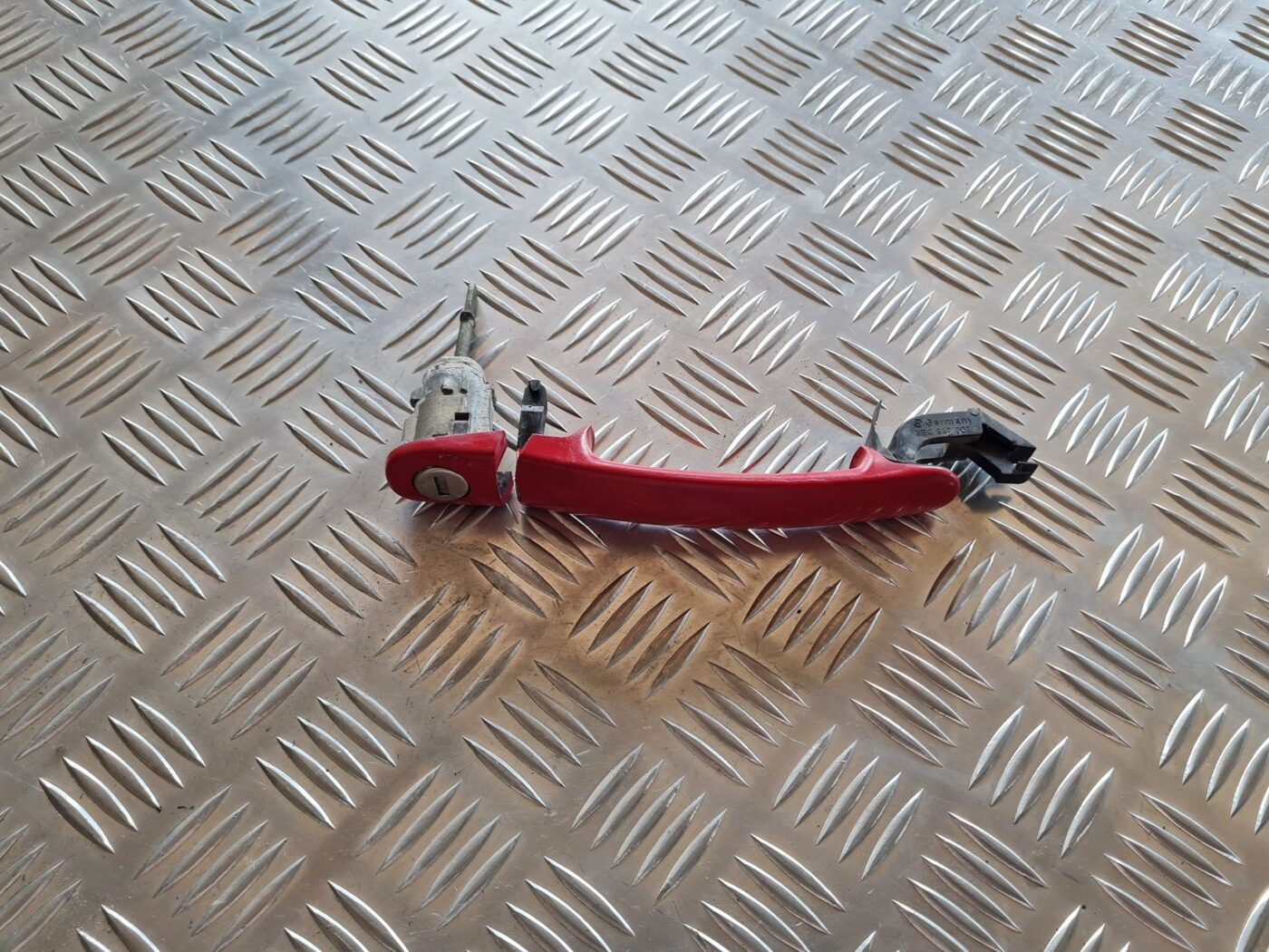 Priekšējāis kreisais durvju rokturis priekš VW PASSAT 2004 UNIVERSAL GREY