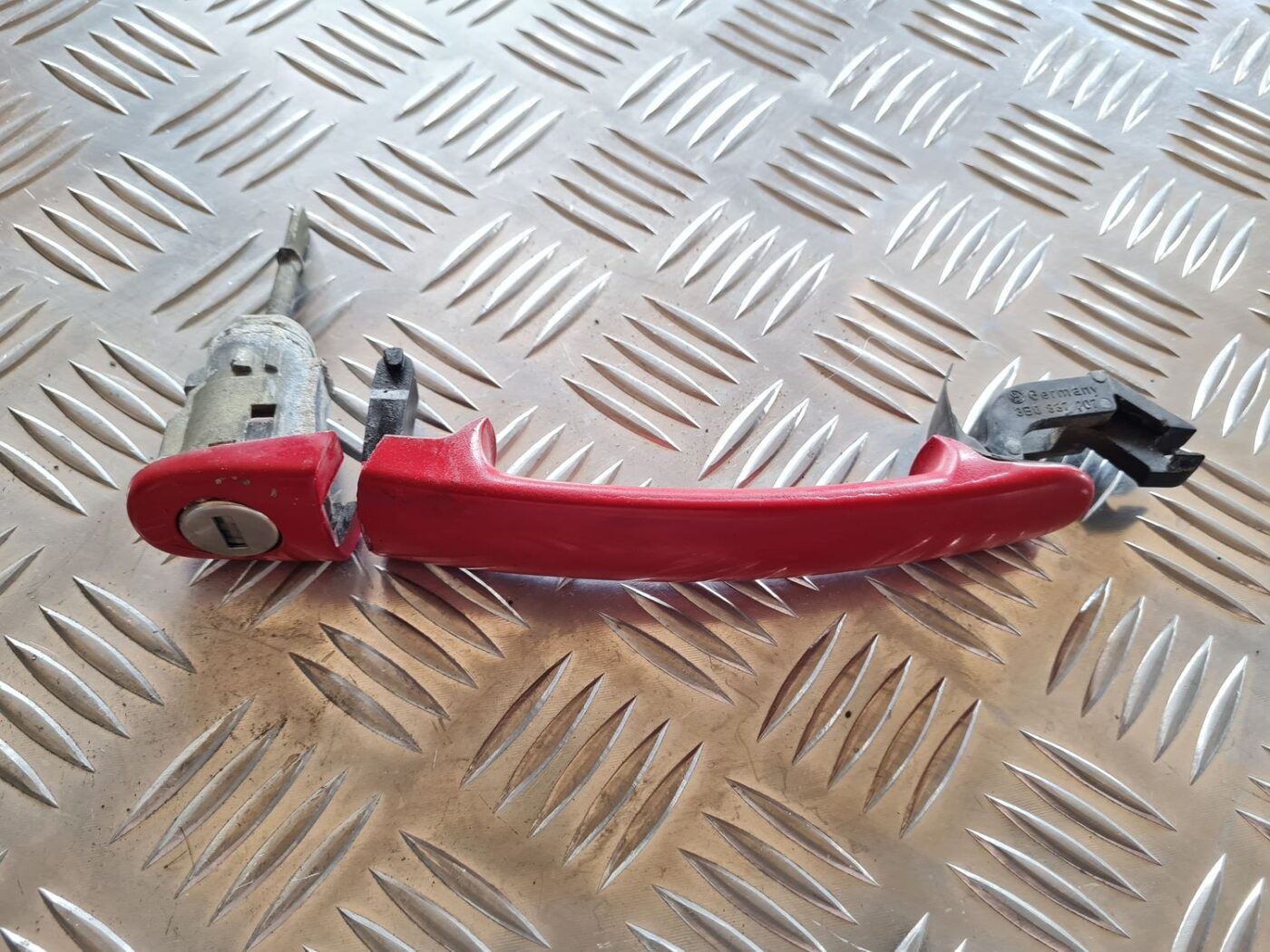 Priekšējāis kreisais durvju rokturis priekš VW PASSAT 2004 UNIVERSAL GREY