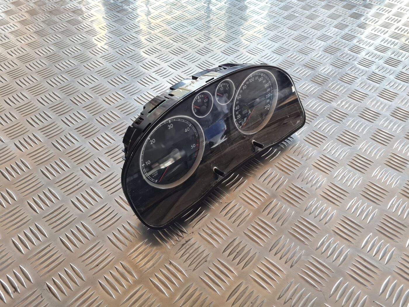 Spidometrs priekš VW PASSAT 2004 UNIVERSAL GREY 1 Spidometrs priekš VW PASSAT 2004 UNIVERSAL GREY