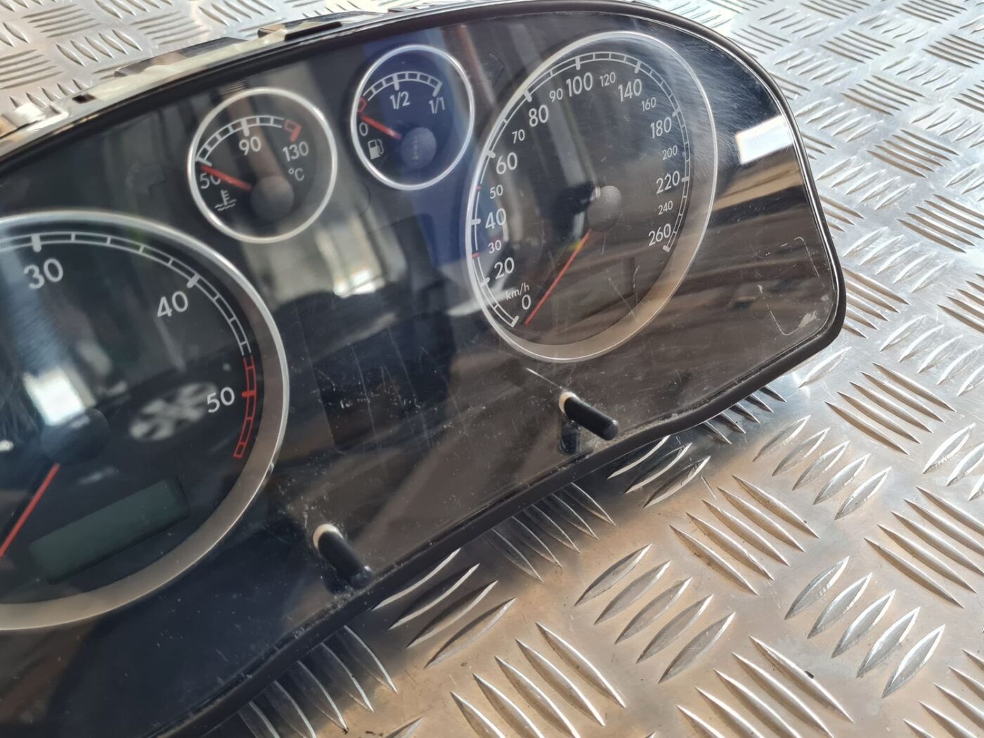 Spidometrs priekš VW PASSAT 2004 UNIVERSAL GREY 8 Spidometrs priekš VW PASSAT 2004 UNIVERSAL GREY