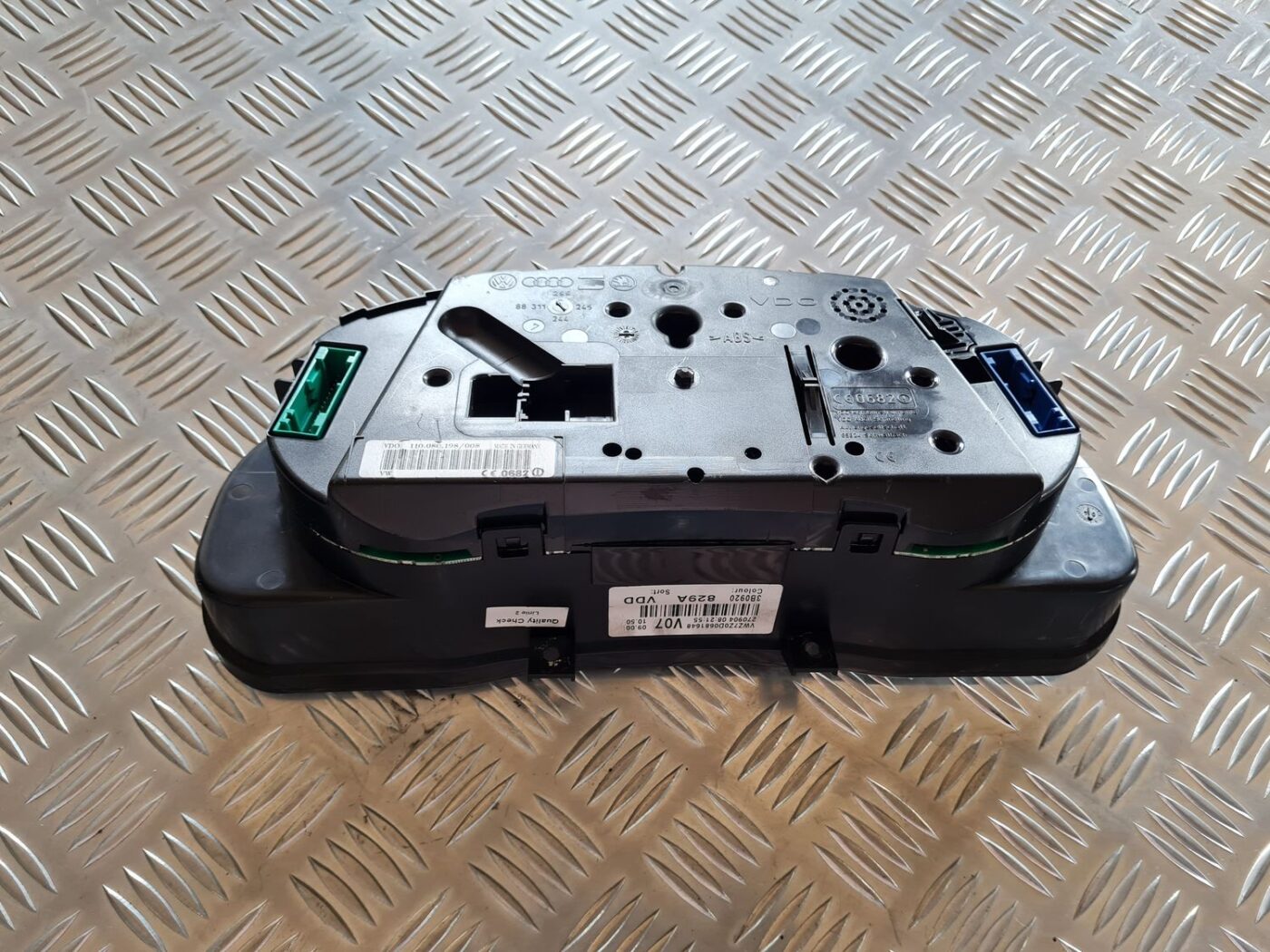 Spidometrs priekš VW PASSAT 2004 UNIVERSAL GREY 7 Spidometrs priekš VW PASSAT 2004 UNIVERSAL GREY