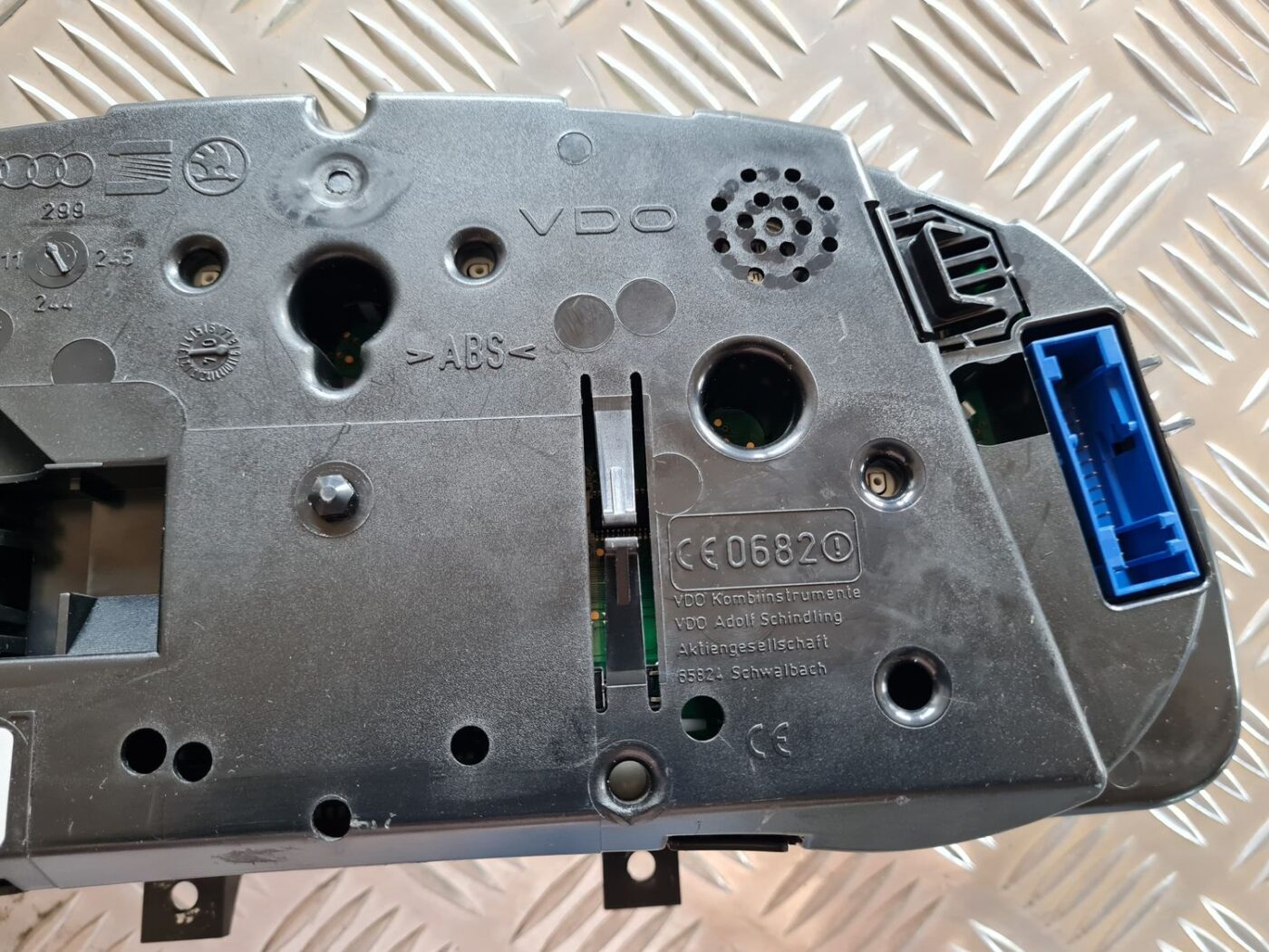 Spidometrs priekš VW PASSAT 2004 UNIVERSAL GREY 5 Spidometrs priekš VW PASSAT 2004 UNIVERSAL GREY