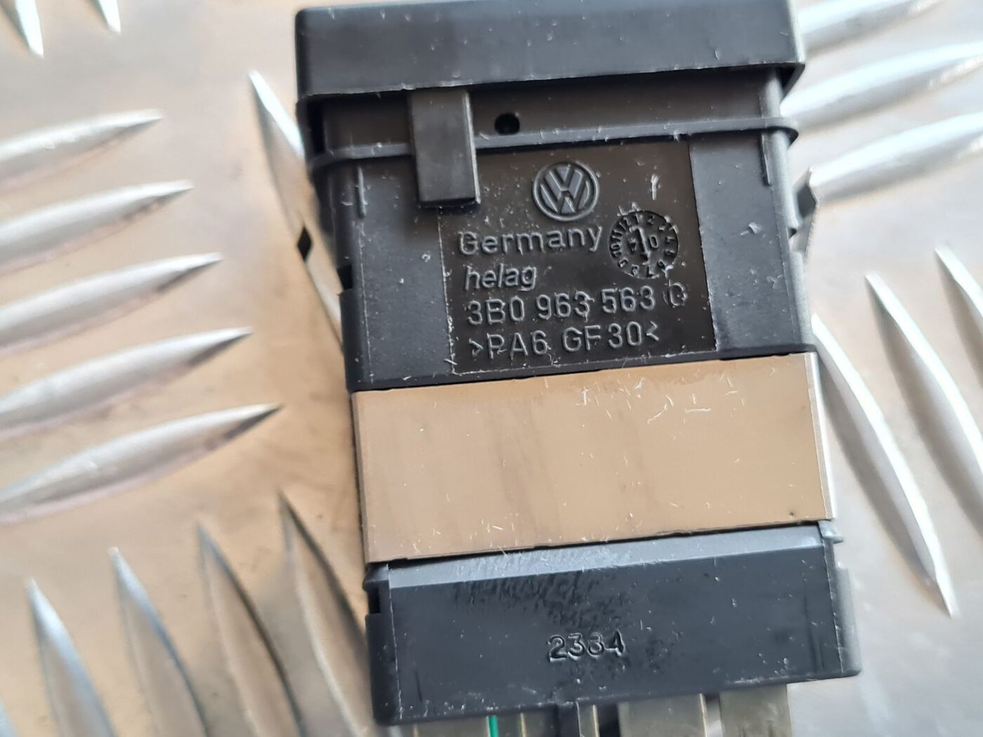 Sēdekļa apsildes ieslēgšanas poga priekš VW PASSAT 2004 UNIVERSAL GREY 3 Sēdekļa apsildes ieslēgšanas poga priekš VW PASSAT 2004 UNIVERSAL GREY