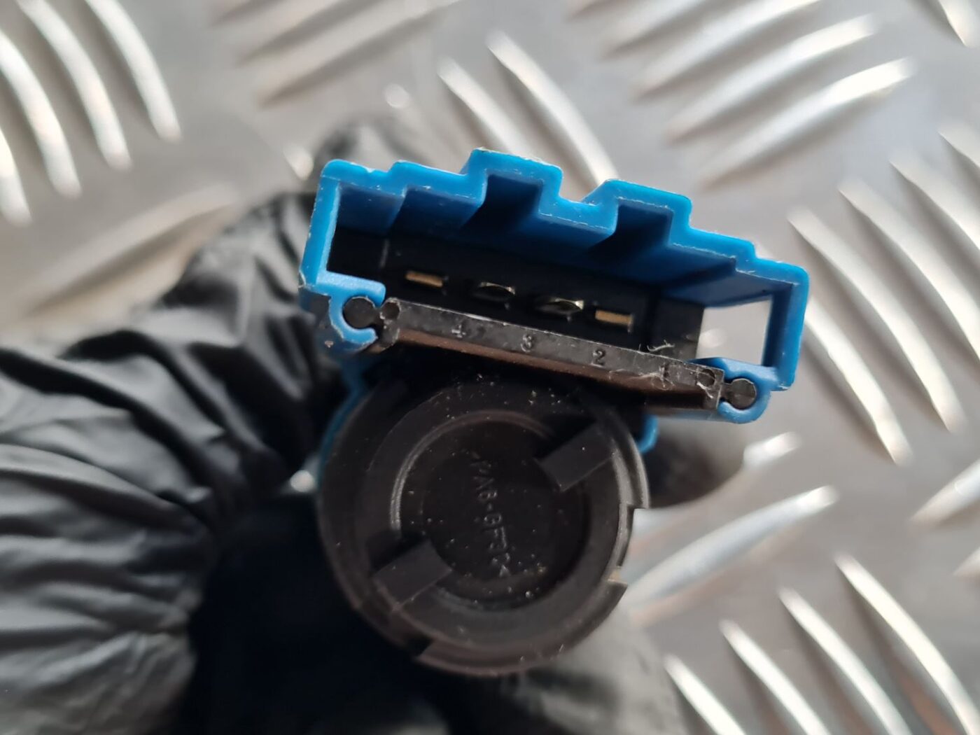 Bremžu signāla slēdzis priekš VW PASSAT 2004 UNIVERSAL GREY 3 Bremžu signāla slēdzis priekš VW PASSAT 2004 UNIVERSAL GREY