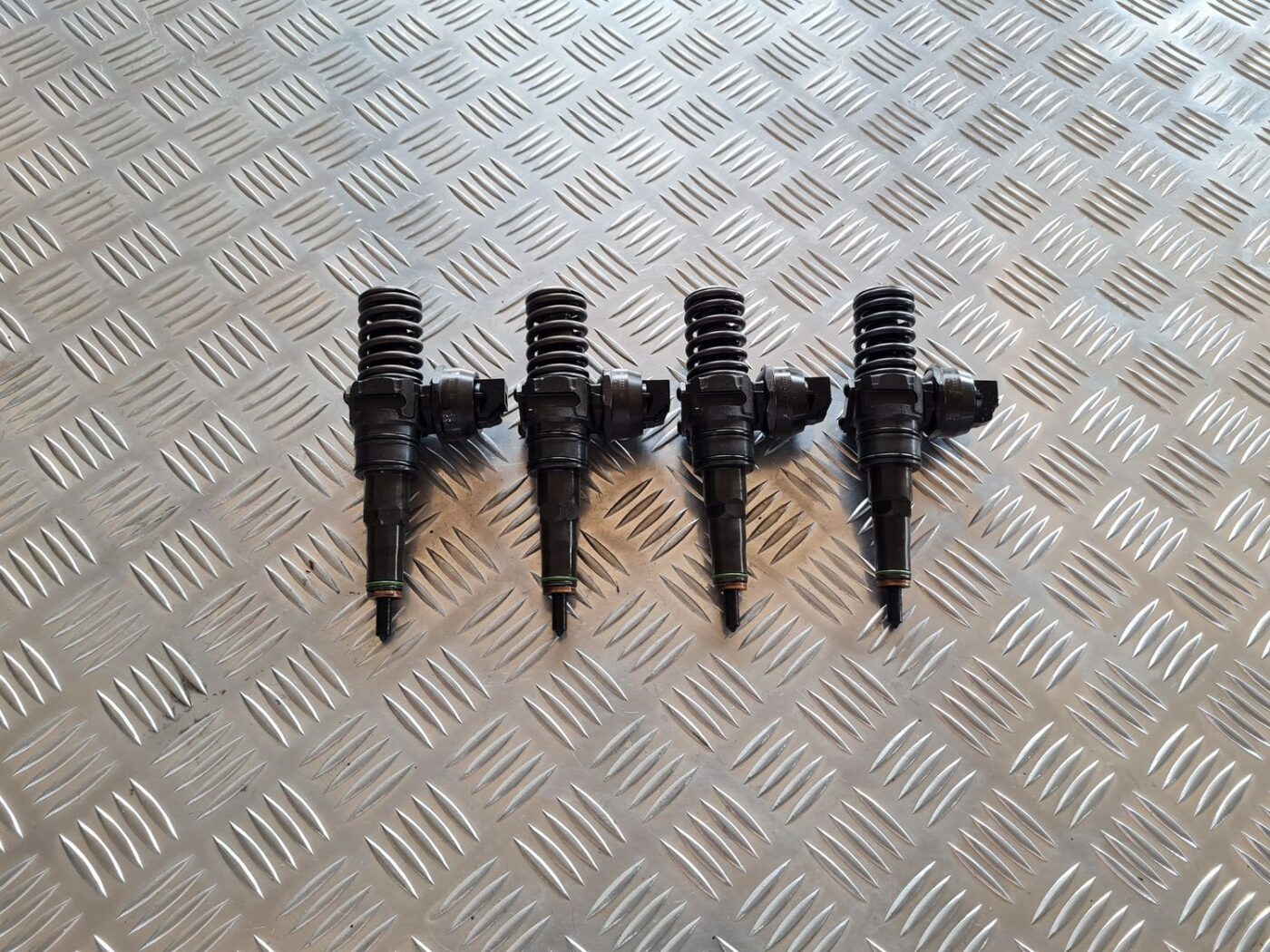 Degvielas smidzinātājs priekš VW PASSAT 2004 UNIVERSAL GREY 1 Degvielas smidzinātājs priekš VW PASSAT 2004 UNIVERSAL GREY