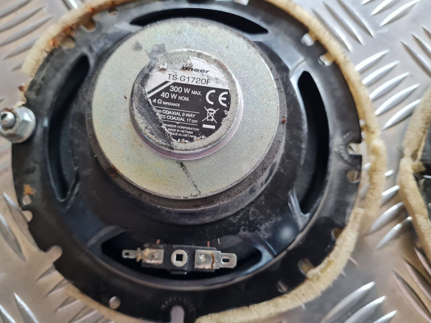 Durvju skaļrunis, apakšā priekš VW PASSAT 2004 UNIVERSAL GREY 4 Durvju skaļrunis, apakšā priekš VW PASSAT 2004 UNIVERSAL GREY