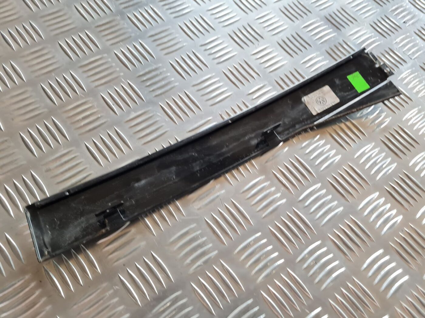 Durvju stikla moldings priekš VW PASSAT 2004 UNIVERSAL GREY 4 Durvju stikla moldings priekš VW PASSAT 2004 UNIVERSAL GREY