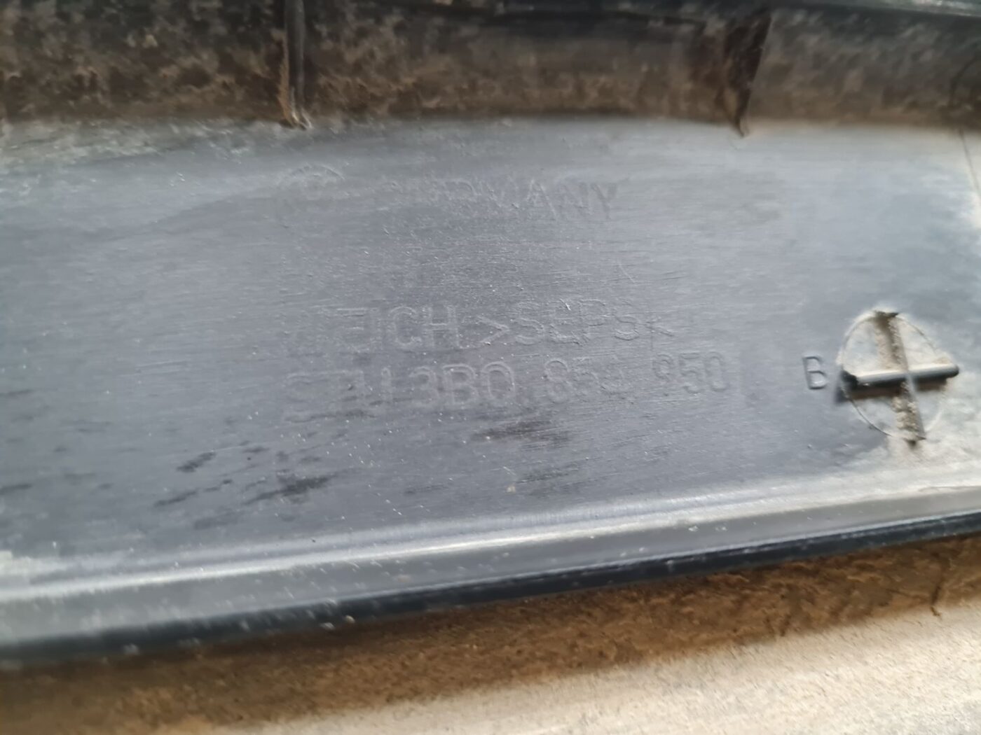 Aizmugurējo labo durvju moldings priekš VW PASSAT 2004 UNIVERSAL GREY 4 Aizmugurējo labo durvju moldings priekš VW PASSAT 2004 UNIVERSAL GREY