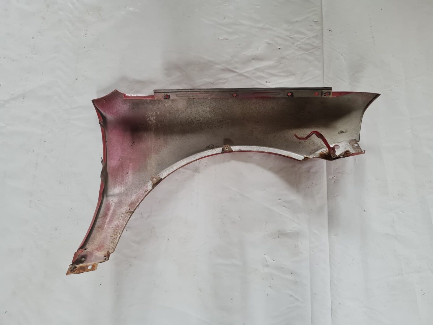 Priekšējais kreisais spārns priekš VW PASSAT 2004 UNIVERSAL GREY 7 Priekšējais kreisais spārns priekš VW PASSAT 2004 UNIVERSAL GREY