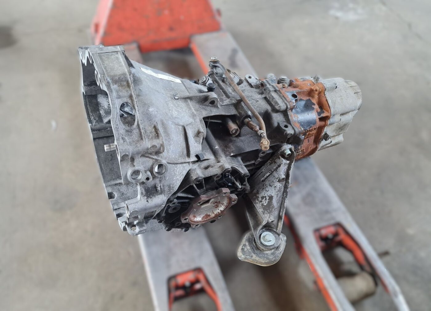 Mehāniska pārnesumkārba priekš VW PASSAT 2004 UNIVERSAL GREY