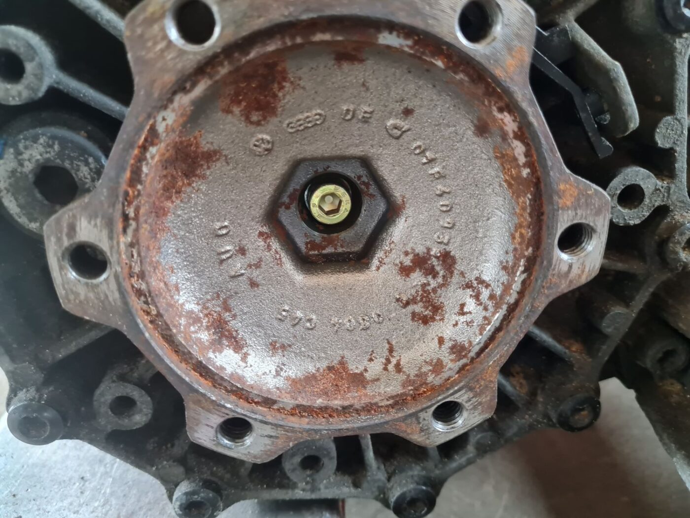 Mehāniska pārnesumkārba priekš VW PASSAT 2004 UNIVERSAL GREY