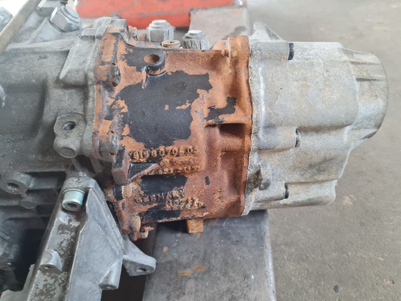 Mehāniska pārnesumkārba priekš VW PASSAT 2004 UNIVERSAL GREY