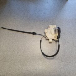 Aizmugurējo kreiso durvju slēdzene priekš VW PASSAT B6 2006 ANGL. UNIVERSAL