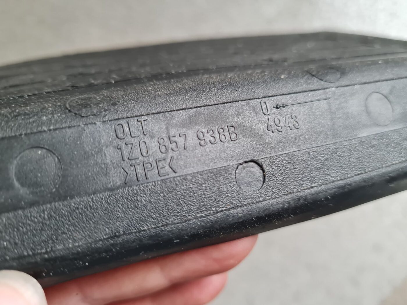 Mantu glabāšanas nodalījuma paklājs priekš SKODA OCTAVIA 2008 3 Mantu glabāšanas nodalījuma paklājs priekš SKODA OCTAVIA 2008