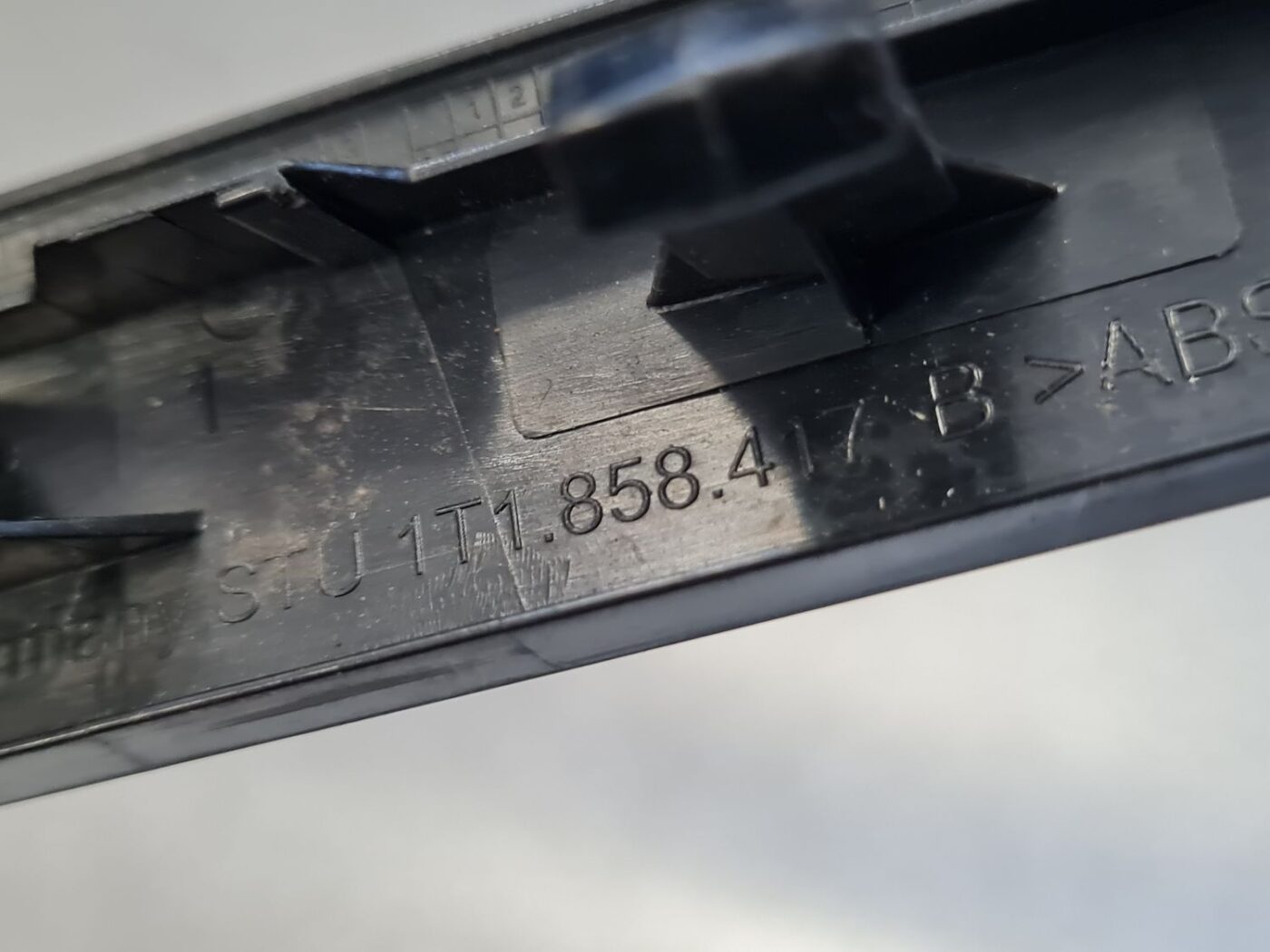 Mērinstrumentu paneļa dekoratīvā uzlika priekš VW TOURAN 2005