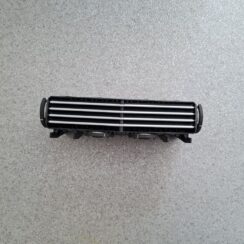 Mērinstrumentu paneļa gaisa vads, centrā priekš OPEL ASTRA H STATION WAGON 2009