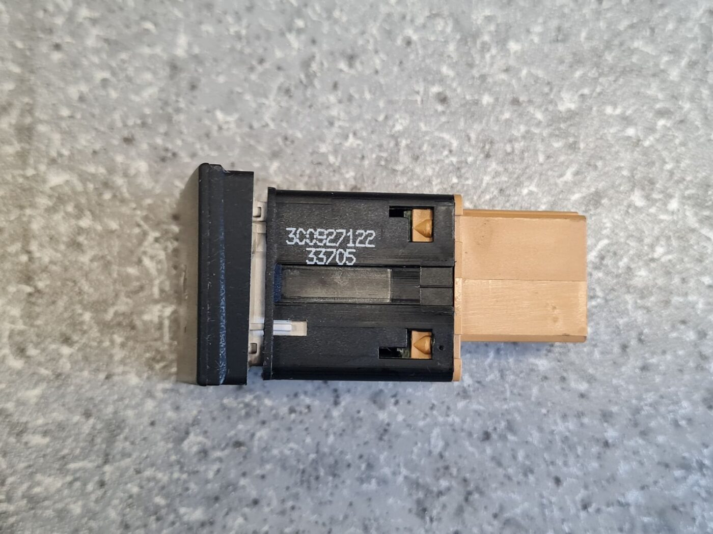 Parkošanās devēju poga priekš VW PASSAT B6 2006 ANGL. UNIVERSAL 2 Parkošanās devēju poga priekš VW PASSAT B6 2006 ANGL. UNIVERSAL