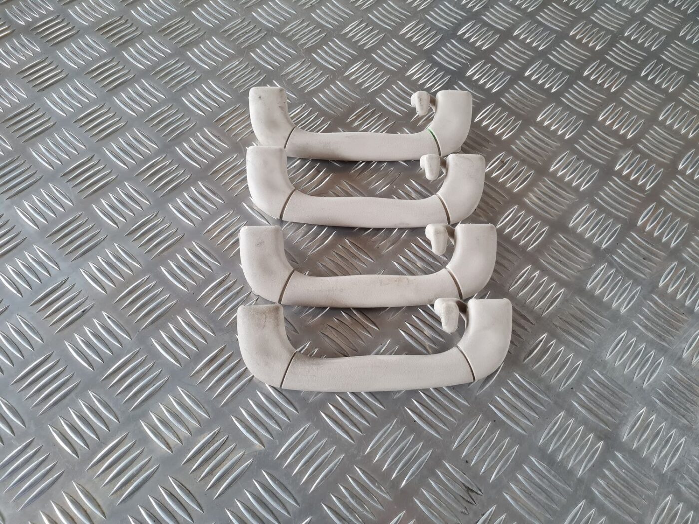 Salona rokturis griestos priekš SAAB 9-5 1999 1 Salona rokturis griestos priekš SAAB 9-5 1999