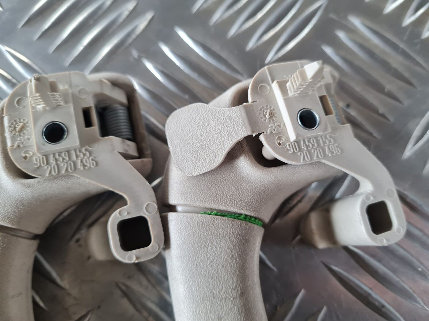 Salona rokturis griestos priekš SAAB 9-5 1999 3 Salona rokturis griestos priekš SAAB 9-5 1999