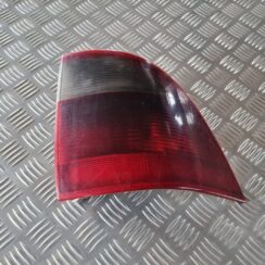 Aizmugurējais labais lukturis priekš SAAB 9-5 1999